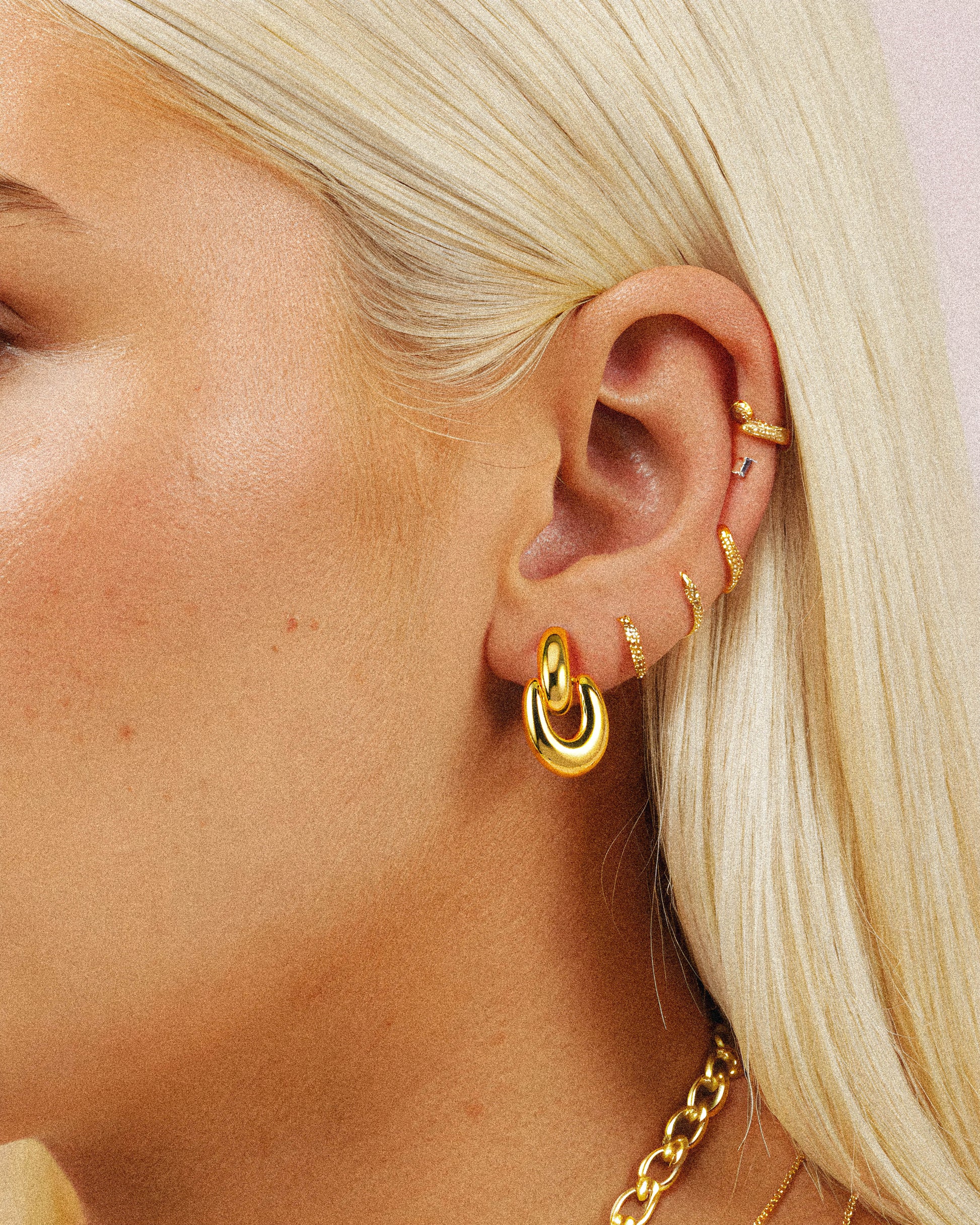 Crafted from solid gold, the Sparkle Earring is offered with a refined finish. Its durable material ensures lasting wear, making it a sophisticated choice for both everyday and special occasions. This earring combines classic design with expert craftsmanship, delivering subtle brilliance that enhances any ensemble. 1.	18k gold plated jewelry
	2.	gold plated stainless steel jewelry
	3.	tarnish free gold jewelry
	4.	waterproof gold jewelry
	5.	affordable gold jewelry
	6.	non-tarnish gold jewelry
	7.	hypoaller