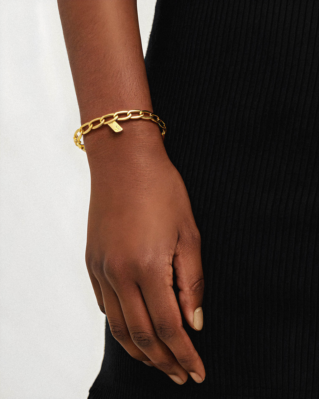 Elevate your collection with the Opaline Bracelet, crafted in luxurious 18k gold. This finely designed piece offers a timeless elegance that complements both everyday wear and special occasions. Its high-quality gold ensures lasting shine and durability, making it a sophisticated addition to any jewelry ensemble. Perfect for those who appreciate craftsmanship. 1.	18k gold plated jewelry
	2.	gold plated stainless steel jewelry
	3.	tarnish free gold jewelry
	4.	waterproof gold jewelry
	5.	affordable gold jewe