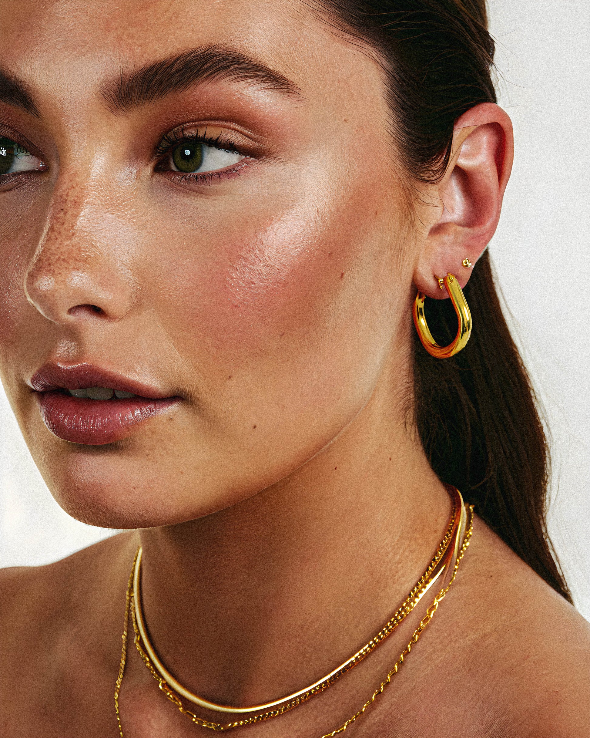 Experience the perfect blend of elegance and comfort with the Daylight Earring. Lightweight and crafted to catch the light beautifully, this earring adds a subtle yet striking glow to any outfit. Elevate your everyday look with a piece designed to shine effortlessly from day to night. 1.	18k gold plated jewelry
	2.	gold plated stainless steel jewelry
	3.	tarnish free gold jewelry
	4.	waterproof gold jewelry
	5.	affordable gold jewelry
	6.	non-tarnish gold jewelry
	7.	hypoallergenic gold jewelry
	8.	durable 