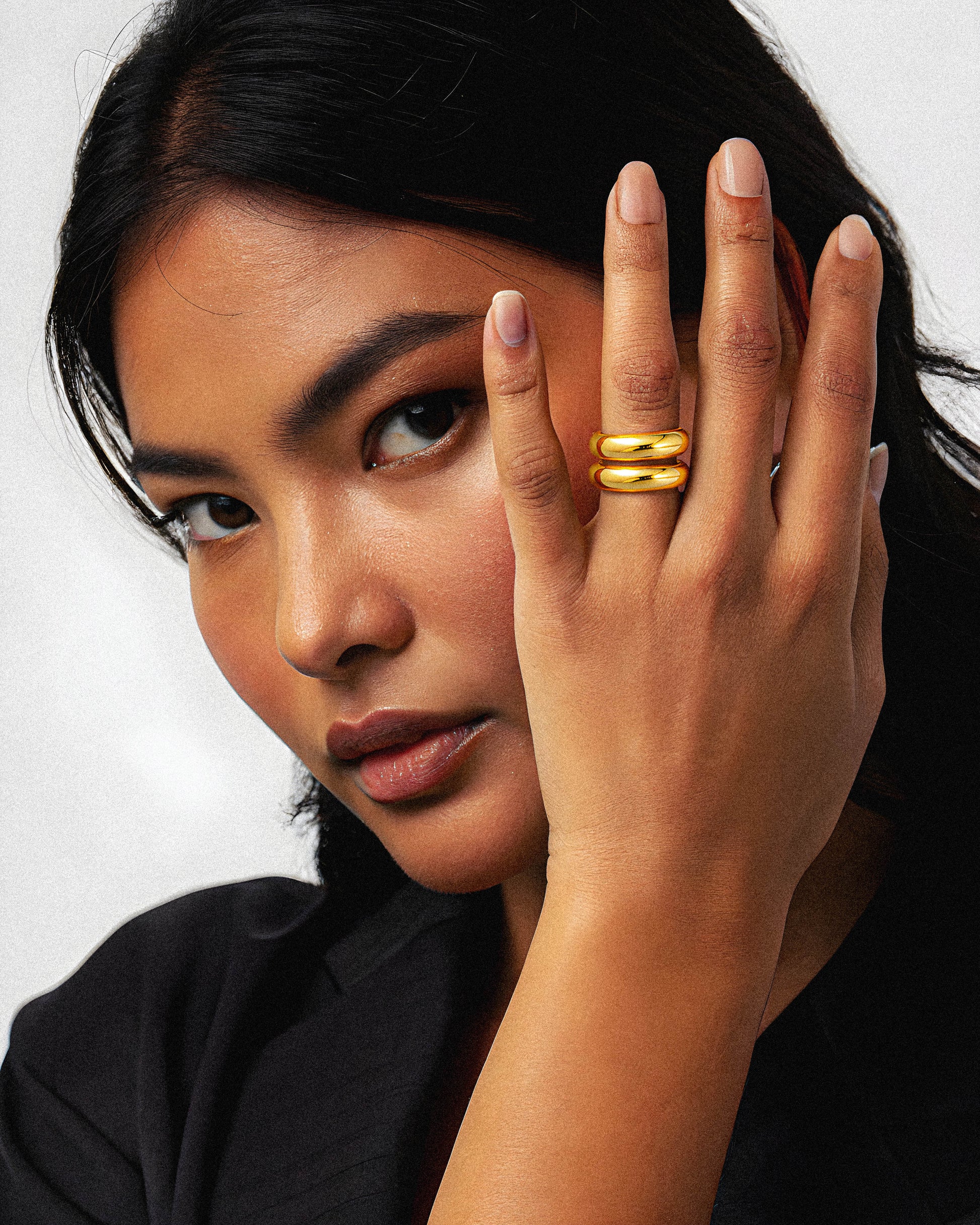 The Dusk Ring features a bold double solid band design that exudes confidence and modern sophistication. Its substantial presence makes it a standout accessory, perfect for those who appreciate fashion-forward jewelry with a strong statement. Crafted to complement both casual and formal styles, this ring elevates your look with effortless elegance. on a wman 1.	18k gold plated jewelry
	2.	gold plated stainless steel jewelry
	3.	tarnish free gold jewelry
	4.	waterproof gold jewelry
	5.	affordable gold jewelr