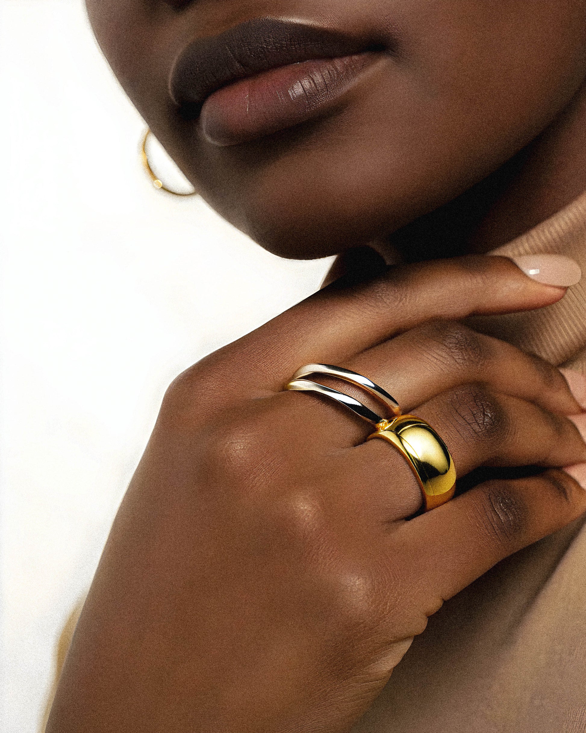 The Linea Ring is a timeless round band crafted from solid gold, designed to complement any style with understated elegance. Its sleek, minimalist form offers a confident statement piece that seamlessly integrates into both casual and formal wardrobes. Durable and refined, this ring embodies sophistication and versatility for everyday wear.
