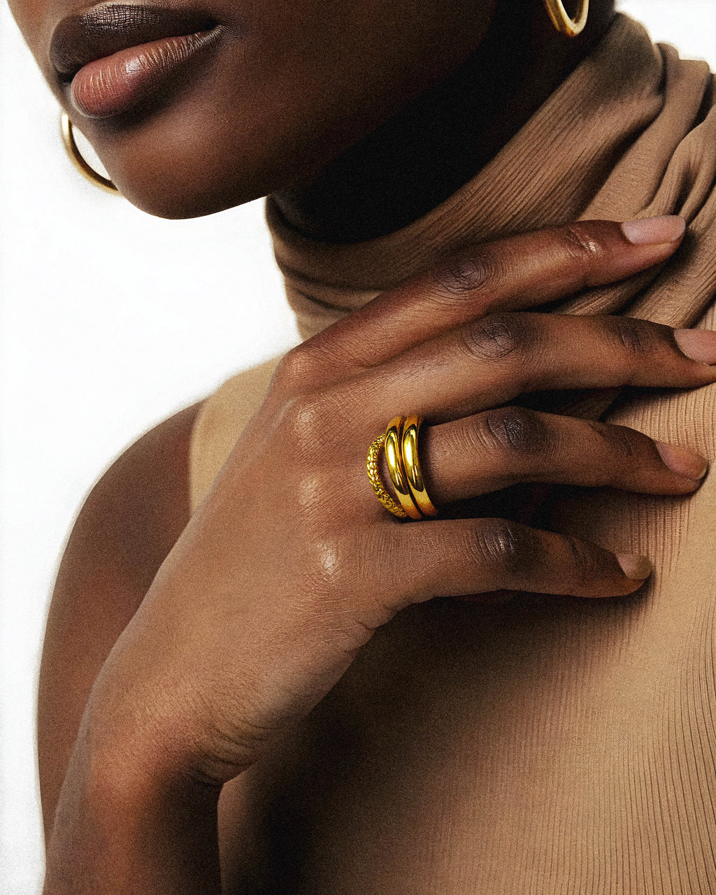Crafted from solid gold, the Oath Ring features a classic round design that symbolizes enduring commitment. Its durable construction ensures lasting wear, making it an ideal choice for meaningful occasions or everyday sophistication. This ring combines expert craftsmanship with a minimalist aesthetic, offering both style and substance in one refined piece. 1.	18k gold plated jewelry
	2.	gold plated stainless steel jewelry
	3.	tarnish free gold jewelry
	4.	waterproof gold jewelry
	5.	affordable gold jewelry
