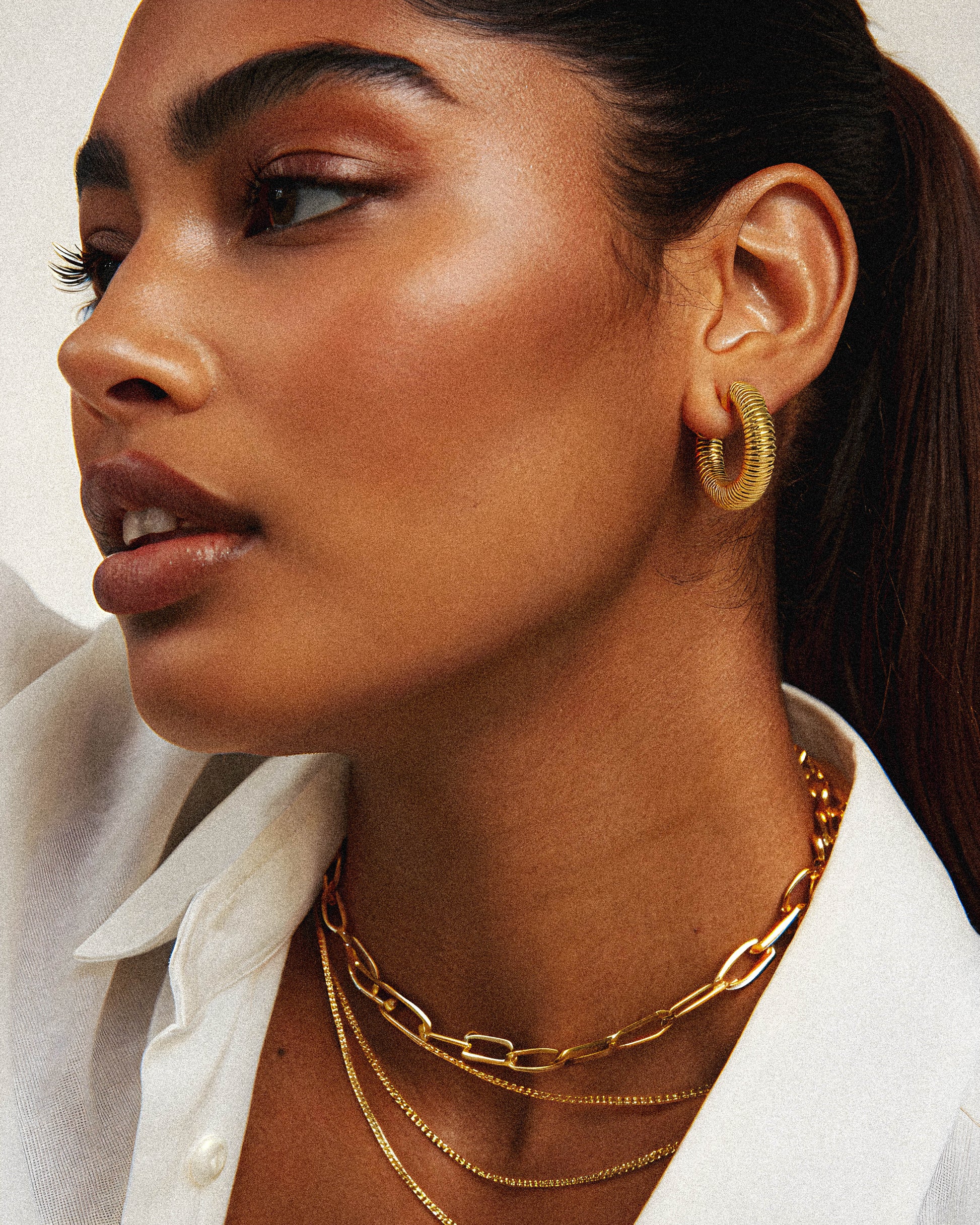 Crafted in 18k gold, The Park Earring offers a refined and timeless accessory for discerning wearers. Its high-quality material ensures durability and a luxurious finish, making it an elegant choice for both everyday wear and special occasions. This piece combines classic design with expert craftsmanship, enhancing any jewelry collection with subtle sophistication. 1.	18k gold plated jewelry
	2.	gold plated stainless steel jewelry
	3.	tarnish free gold jewelry
	4.	waterproof gold jewelry
	5.	affordable gold