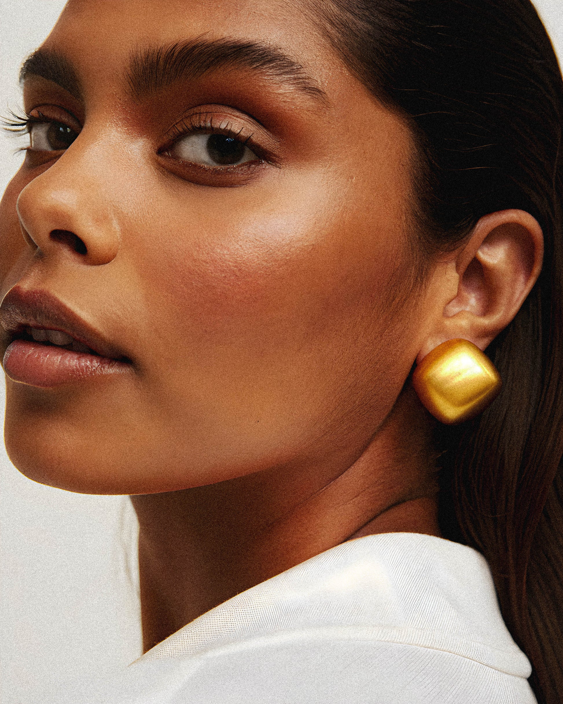 The Storm Earring, crafted from solid shell gold for a bold yet refined statement. Its substantial design exudes confidence, making it the perfect accessory to enhance any sophisticated ensemble. 1.	18k gold plated jewelry
	2.	gold plated stainless steel jewelry
	3.	tarnish free gold jewelry
	4.	waterproof gold jewelry
	5.	affordable gold jewelry
	6.	non-tarnish gold jewelry
	7.	hypoallergenic gold jewelry
	8.	durable gold plated jewelry
	9.	everyday gold jewelry
	10.	buy 18k gold plated jewelry online
	11.